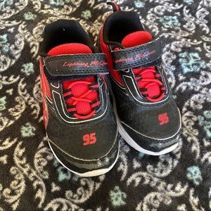 Toddlers tennis shoes size 8 Disney cars